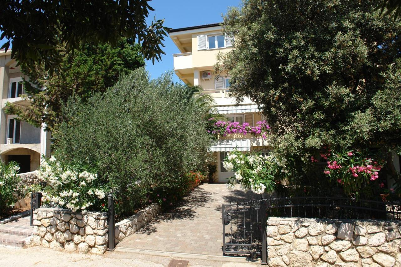 Apartments With A Parking Space Mandre, Pag - 18748 Kolan Buitenkant foto