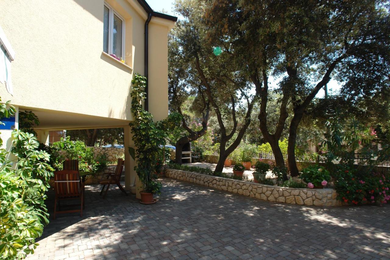 Apartments With A Parking Space Mandre, Pag - 18748 Kolan Buitenkant foto