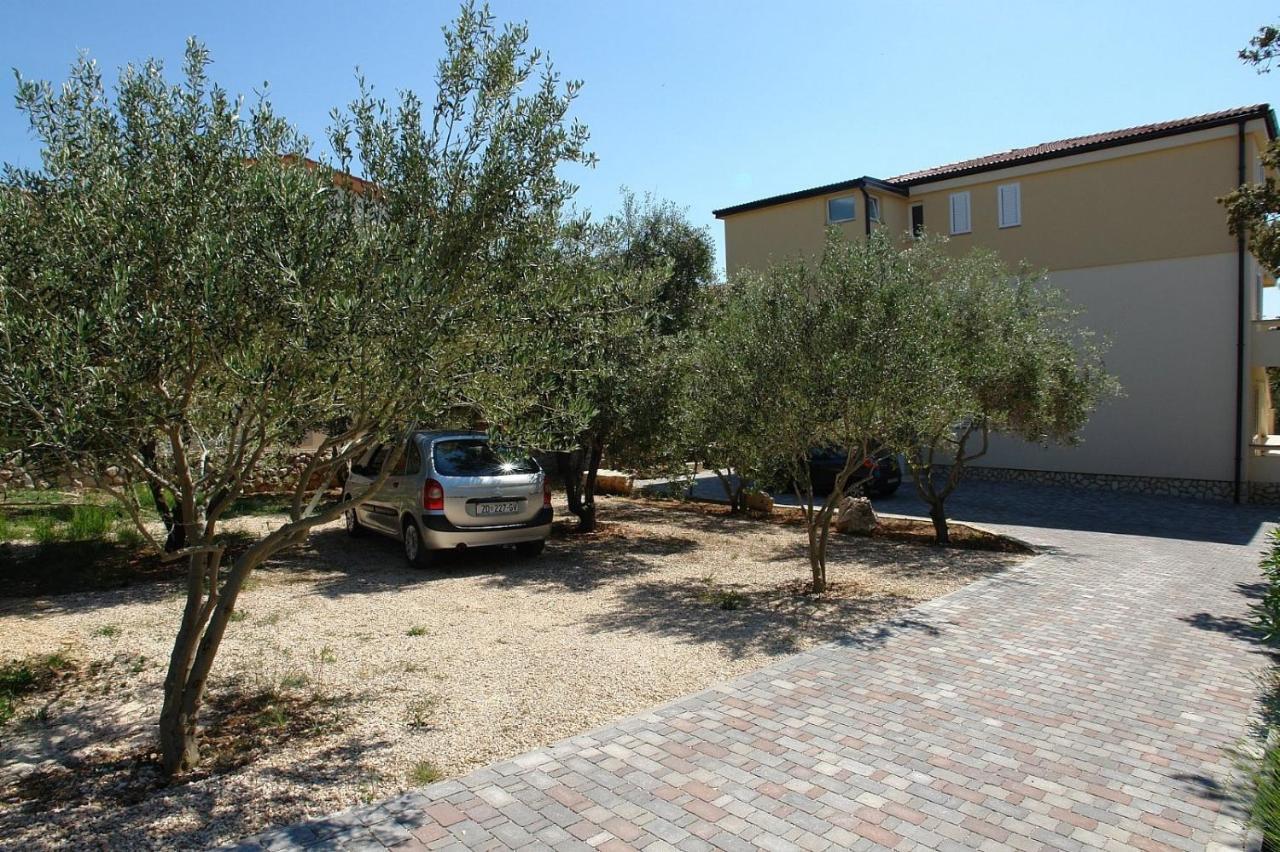Apartments With A Parking Space Mandre, Pag - 18748 Kolan Buitenkant foto