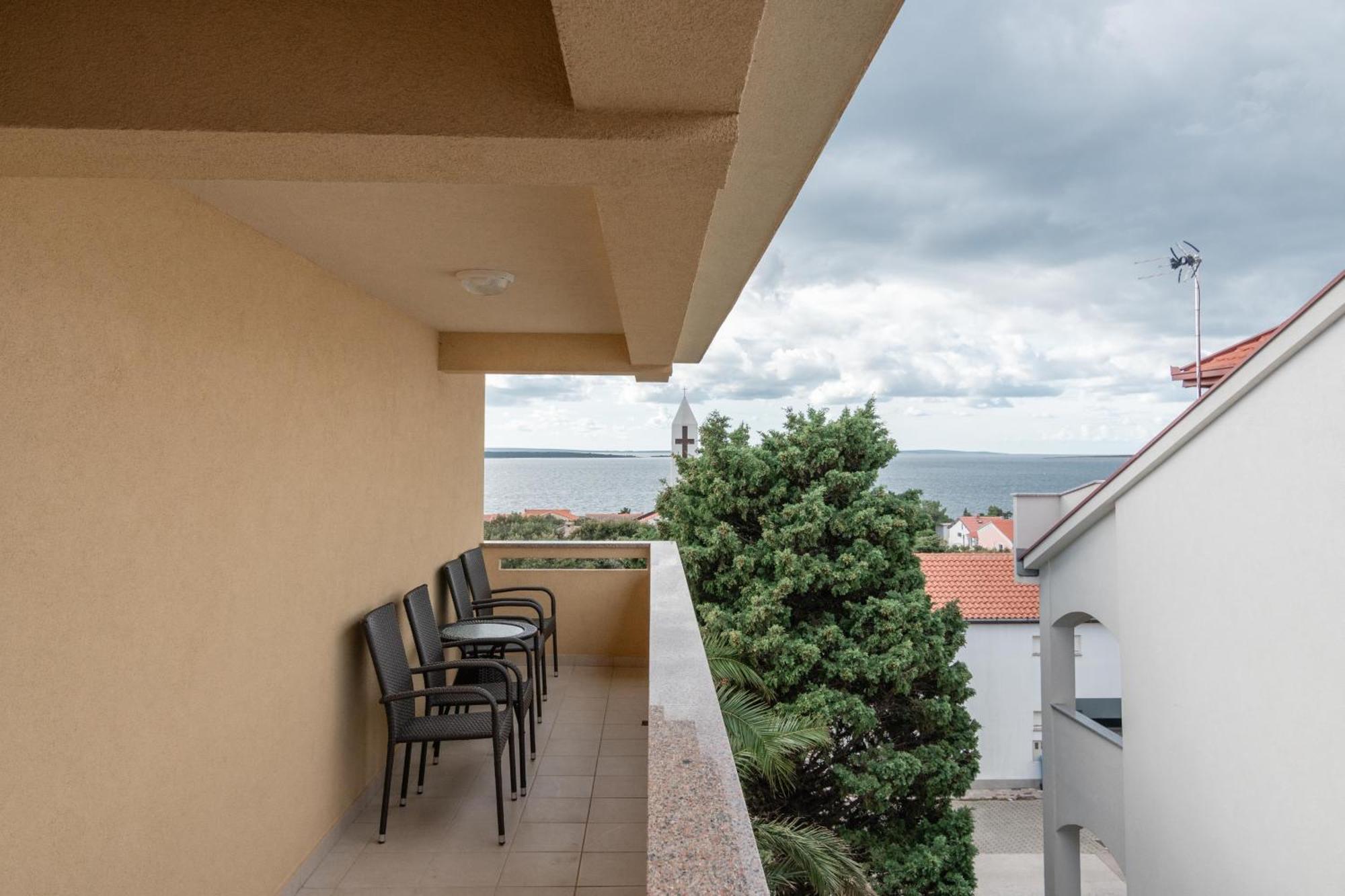 Apartments With A Parking Space Mandre, Pag - 18748 Kolan Buitenkant foto