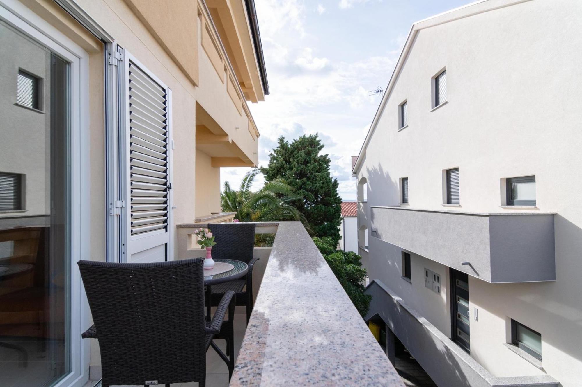 Apartments With A Parking Space Mandre, Pag - 18748 Kolan Buitenkant foto