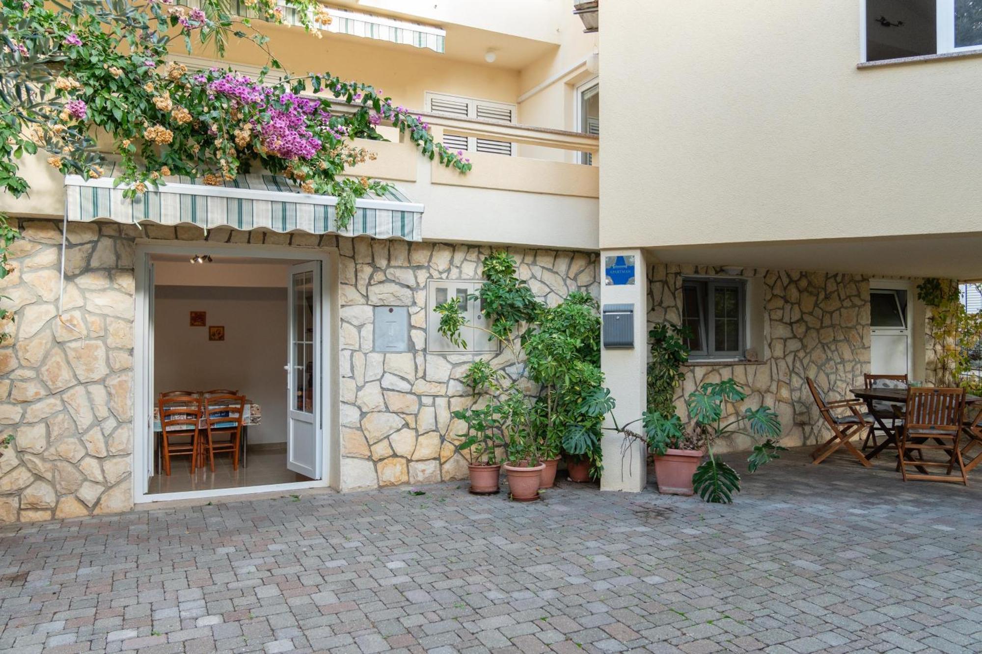 Apartments With A Parking Space Mandre, Pag - 18748 Kolan Buitenkant foto